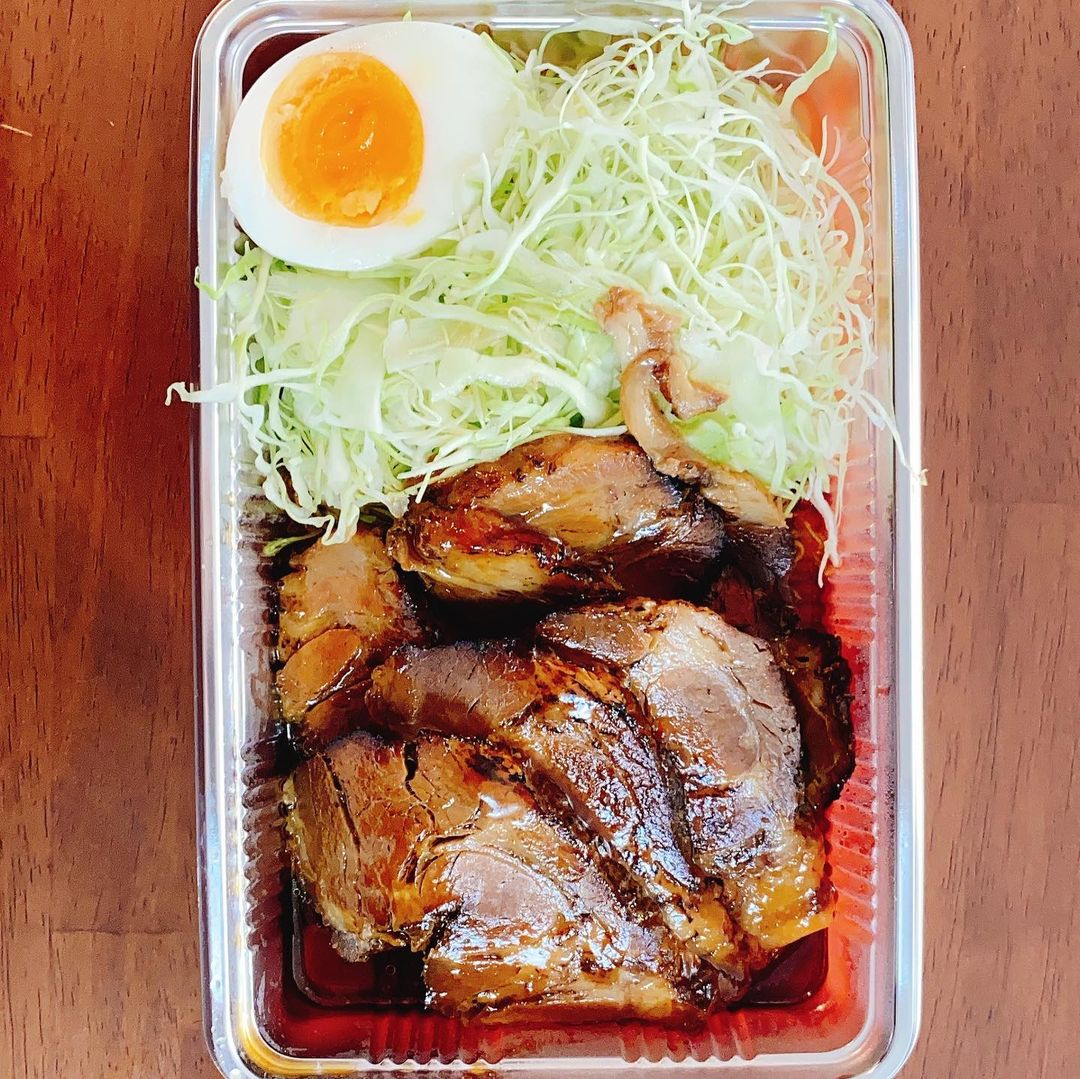 浅草橋の洋食店、洋食 大吉の岩中チャーシューエッグをテイクアウトで