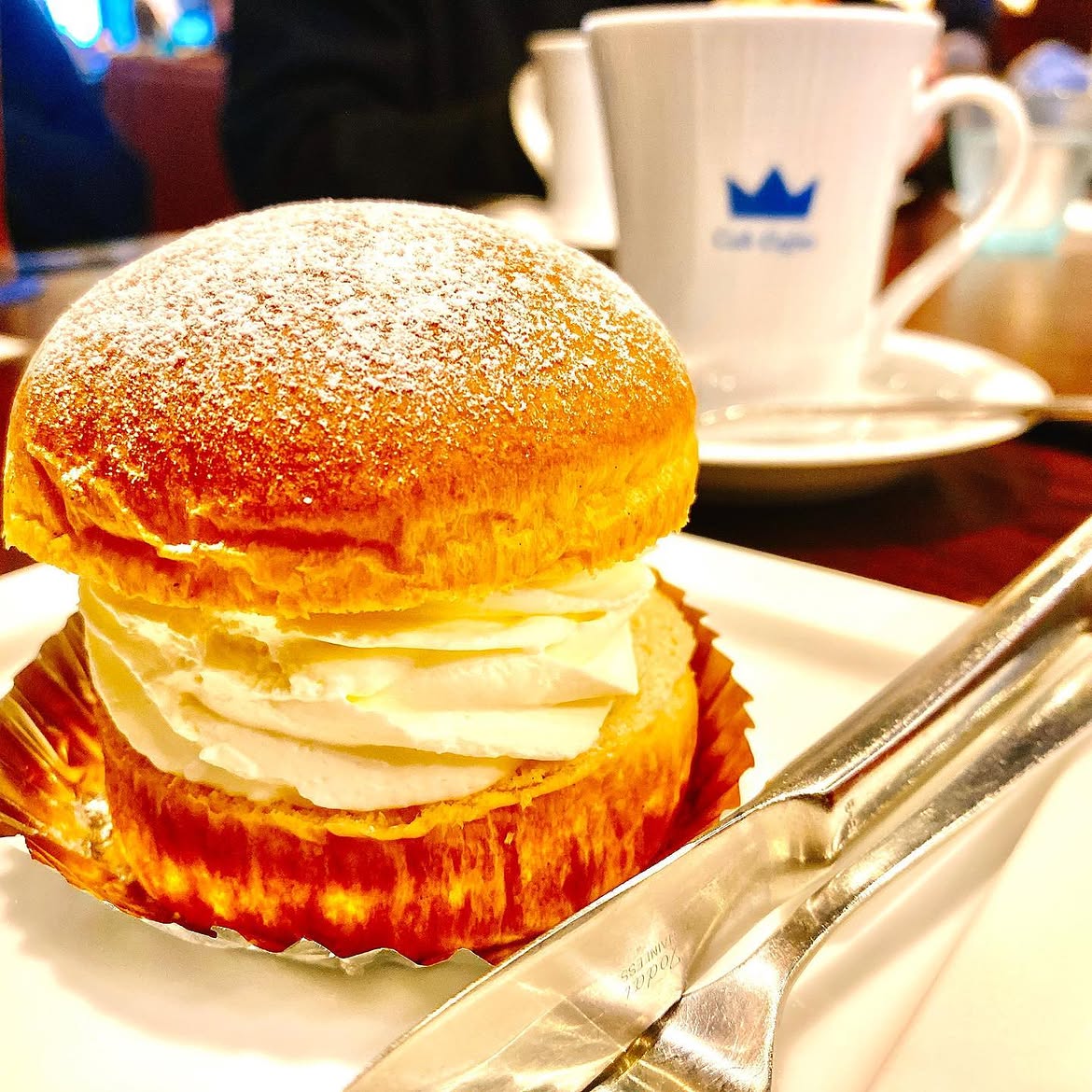 麻布十番のカフェ、オスロコーヒーのセムラ